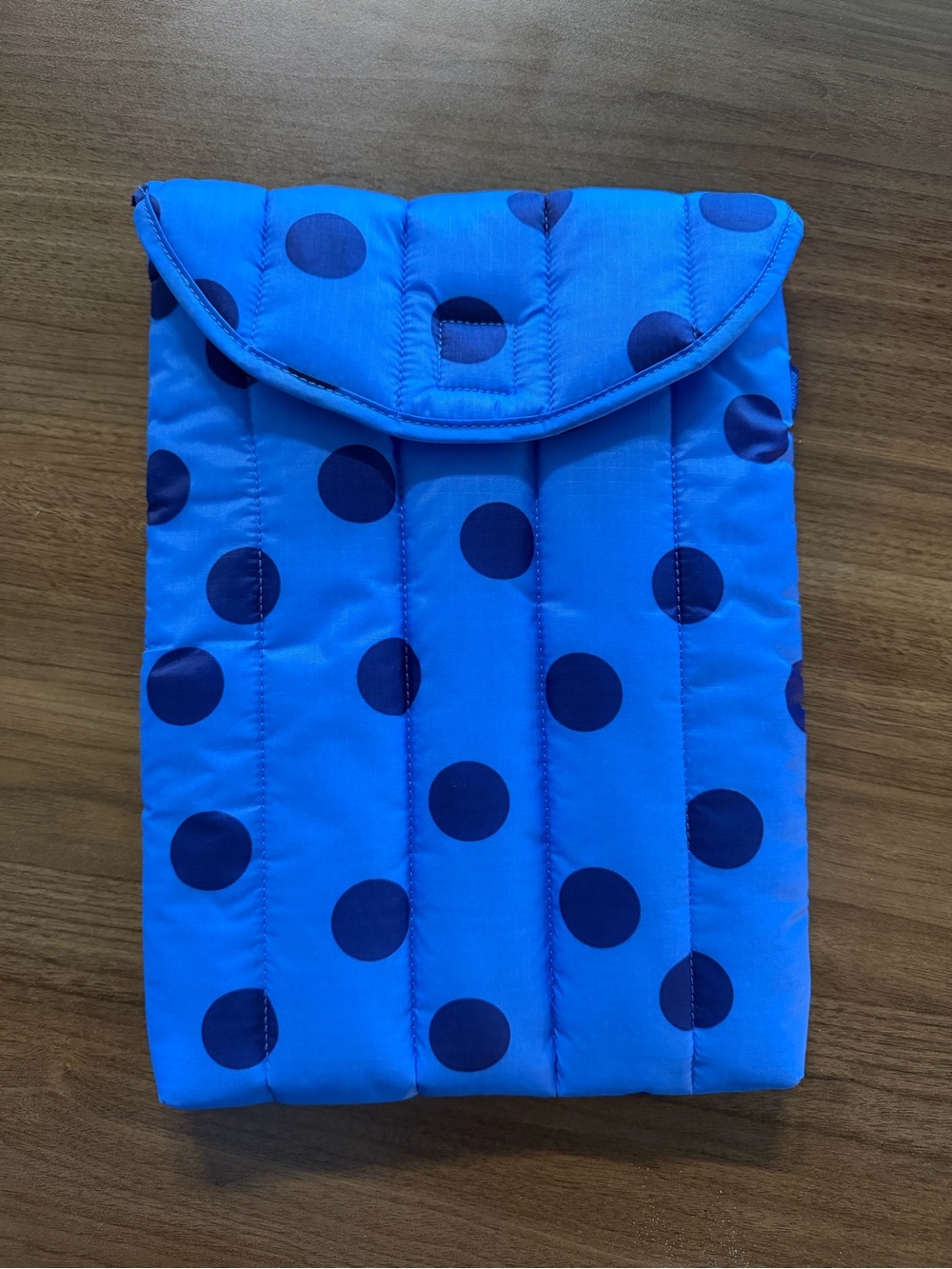 BAGGU Laptop Sleeve in blue polkadot 13/14"
